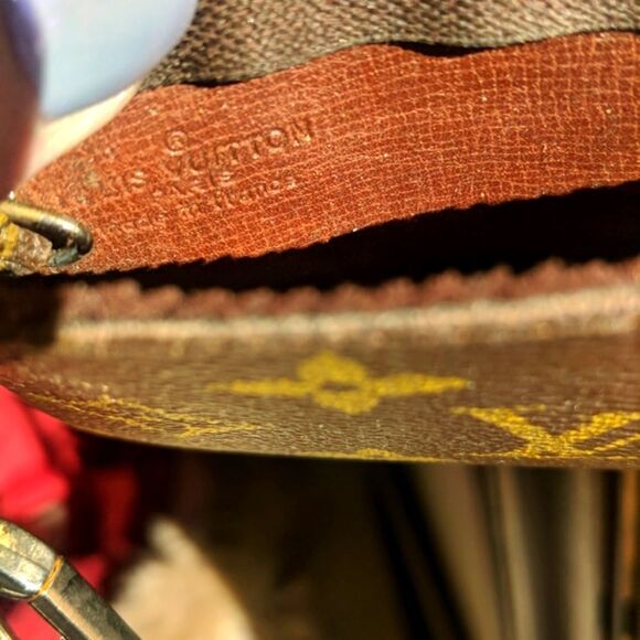 💯% Authentic Louis Vuitton Key Card Holder - Picture 3 of 11